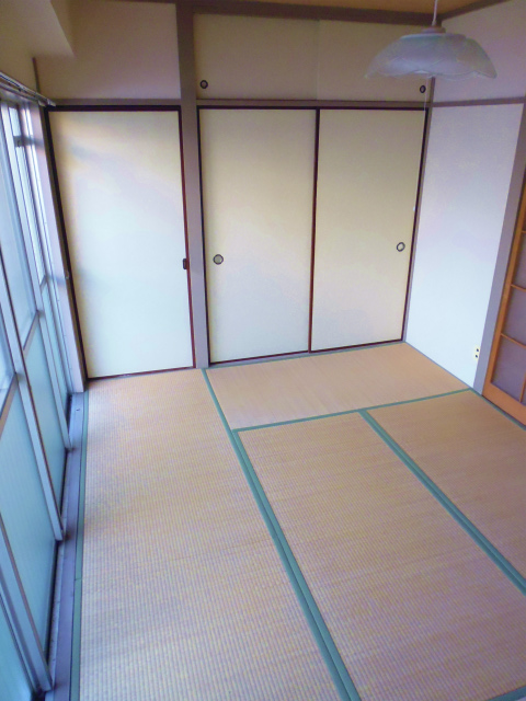 Living and room. Please be healed in a good smell of tatami