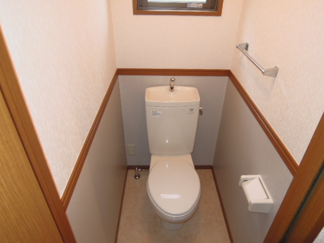 Toilet. It is a toilet with a window