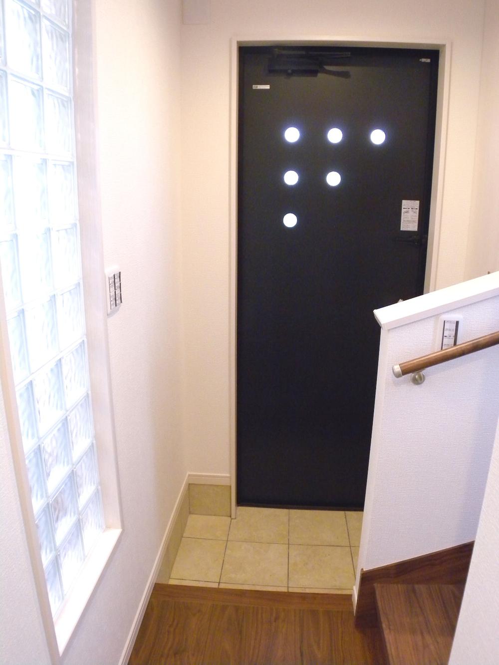 Entrance. Local (12 May 2013) Shooting