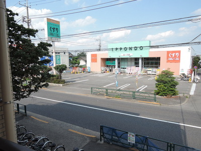 Convenience store. MINISTOP up (convenience store) 145m