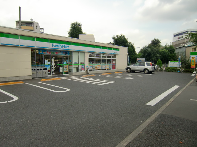 Convenience store. FamilyMart Nerima Kasuga-cho 6-chome store up (convenience store) 355m