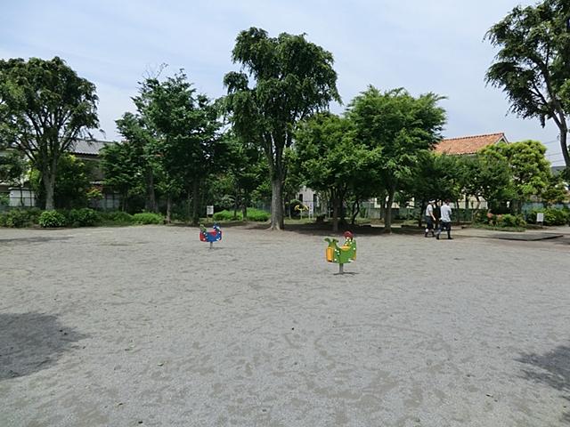 park. 800m until Shakujii Park