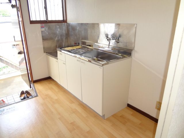 Kitchen. Relaxed some kitchen space