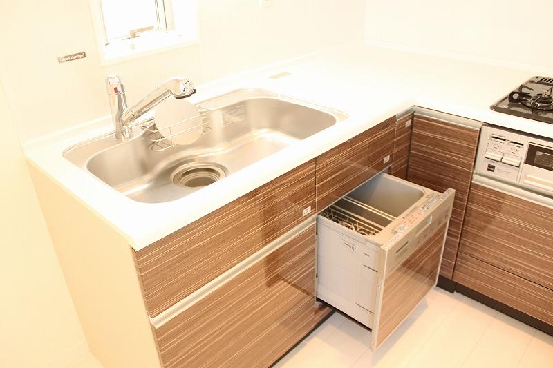 Kitchen. Indoor (11 May 2013) Shooting