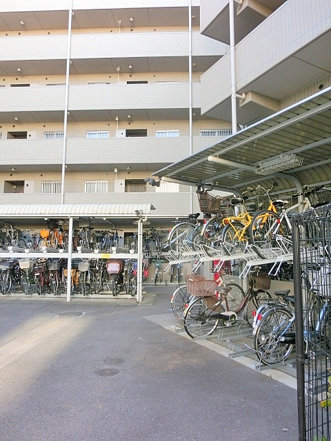 Other common areas. Tenants-only parking lot