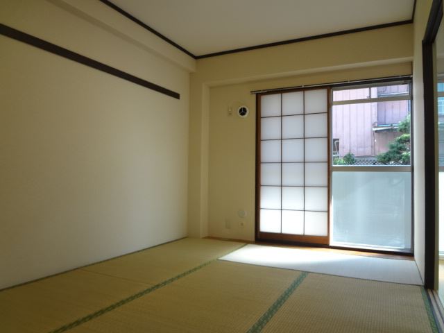 Living and room. Cool in summer, Rooms warm in winter a Japanese-style room