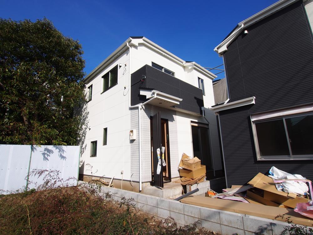 Local appearance photo. Local (11 May 2013) Shooting