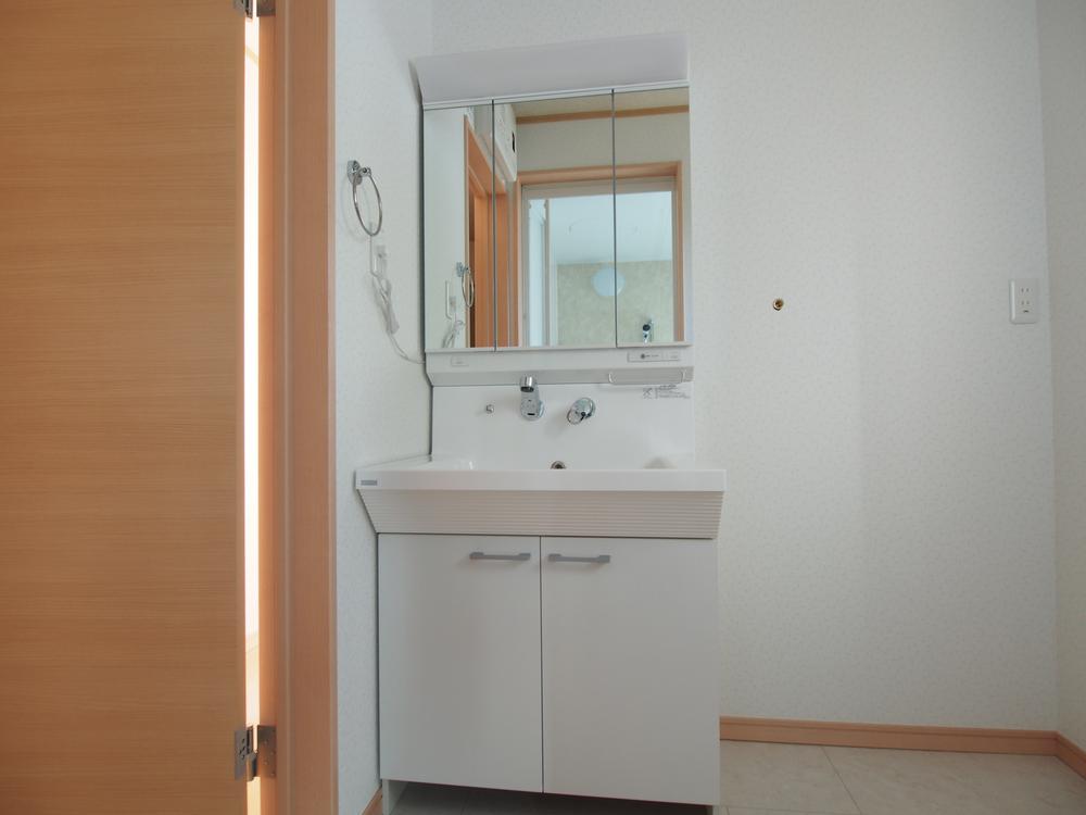 Wash basin, toilet. 1 Building room (November 2013) Shooting