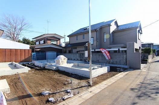 Local photos, including front road. December shooting * 5 Building