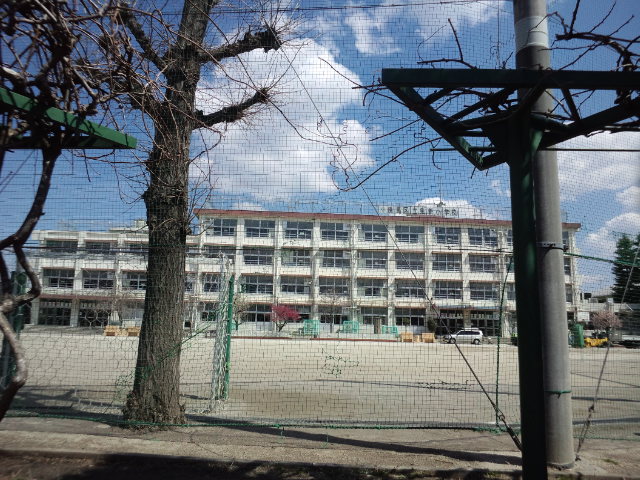 Primary school. 197m to Nerima Izumishin elementary school (elementary school)