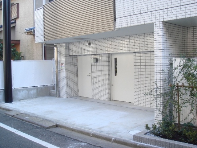 Other common areas. Doorway of the northern communal area