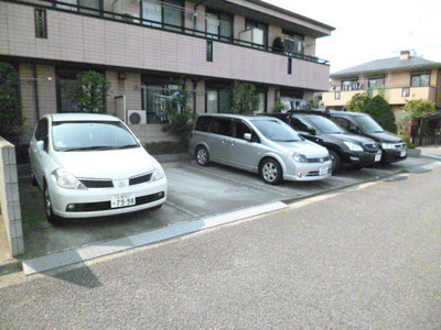 Parking lot. There bicycle parking on site ※ The sky is to be checked