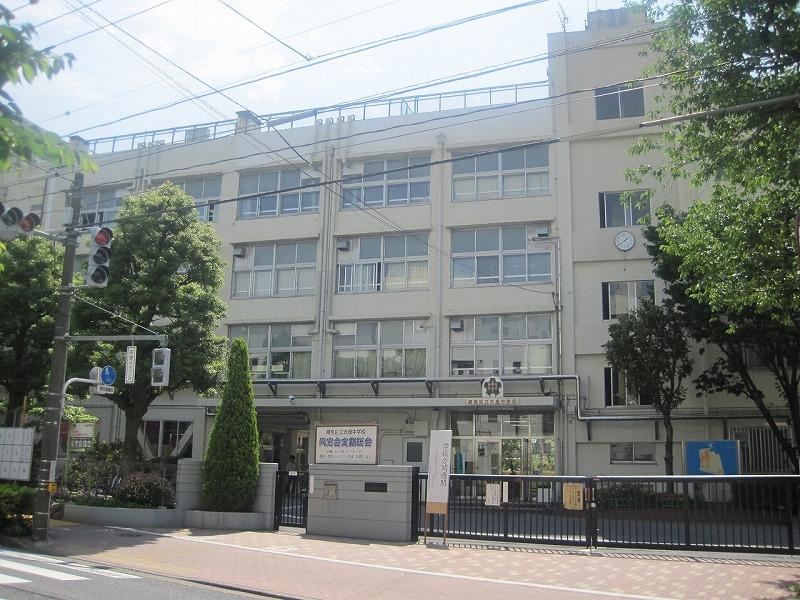 Junior high school. 1560m to Nerima Oizumi Junior High School