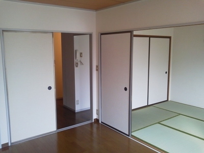 Other room space.  ☆ South 2 room Japanese-style room ・ Western-style room is housed enhancement ☆