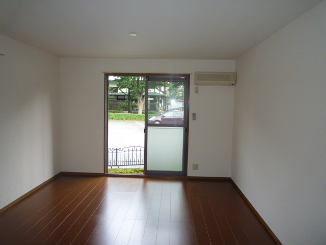 Living and room. Spacious LDK11.5 Pledge