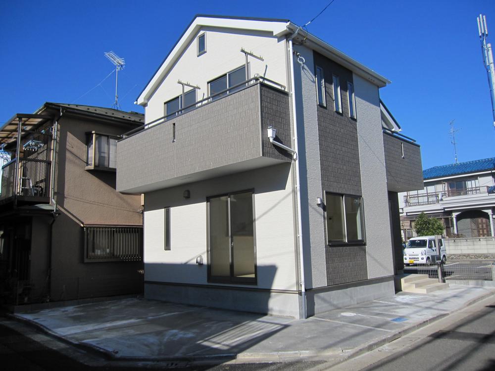 Local appearance photo. Local (12 May 2013) Shooting