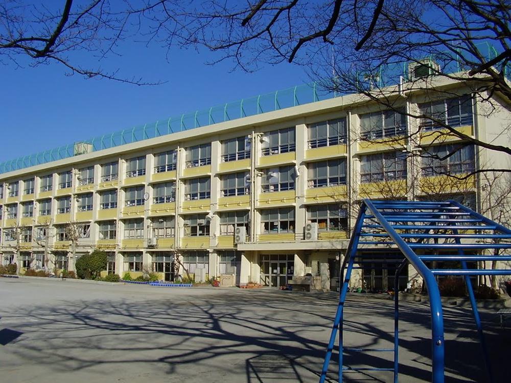 Primary school. 810m to Nerima Oizumikita Elementary School
