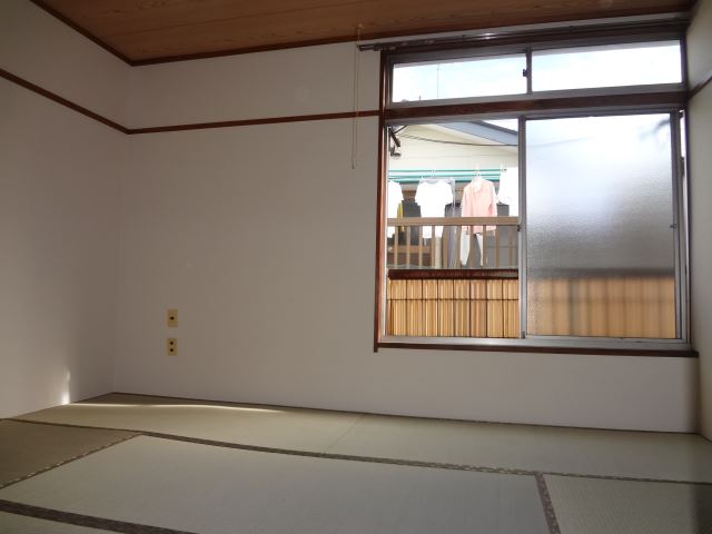 Living and room. Sunny Japanese-style room 6 quires