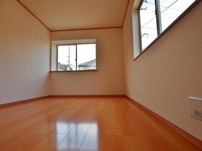 Non-living room.  [1 Building] Than