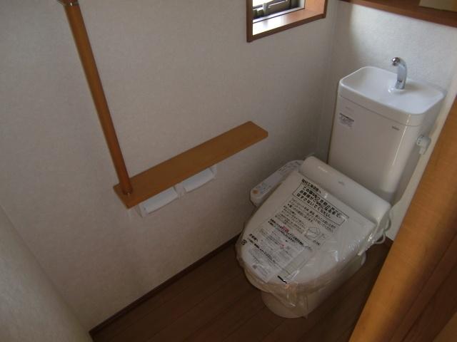 Toilet. It is previously finished properties of toilet. This property is also, 1 ・ The second floor is a bidet.