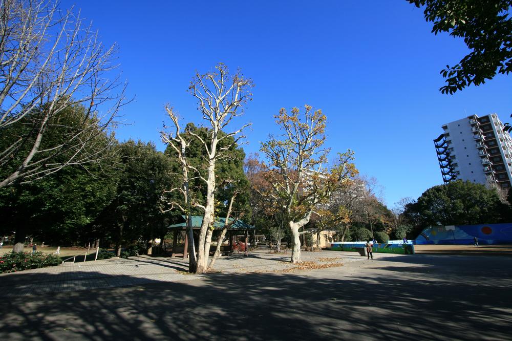 park. 1151m to Hikarigaoka park