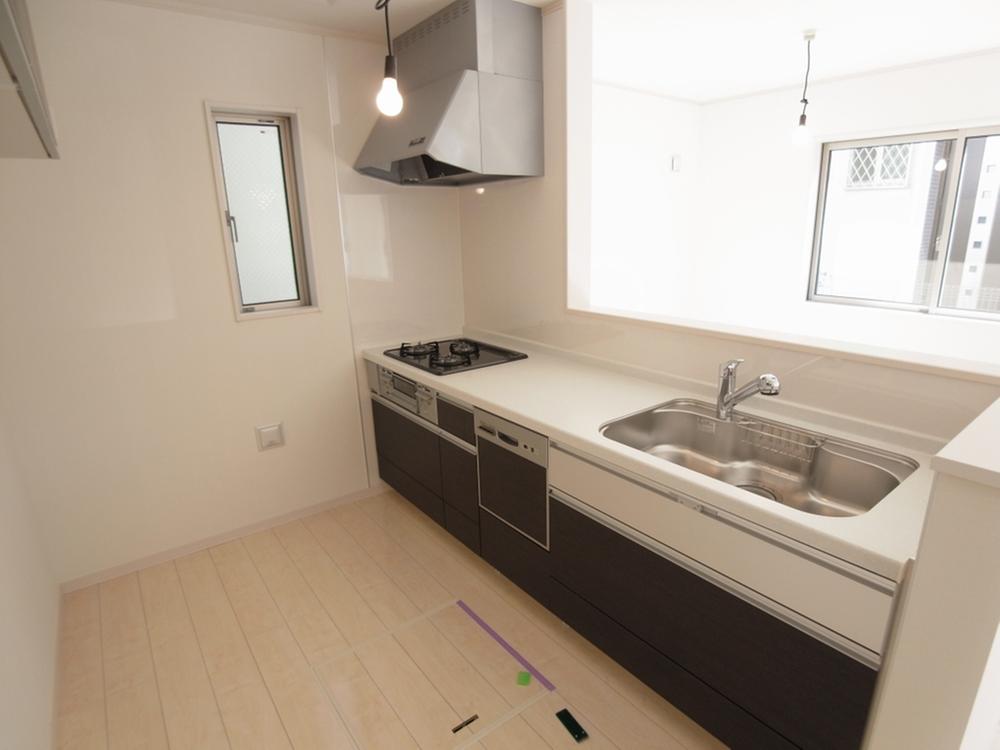 Same specifications photo (kitchen). Seller construction cases _ Kitchen