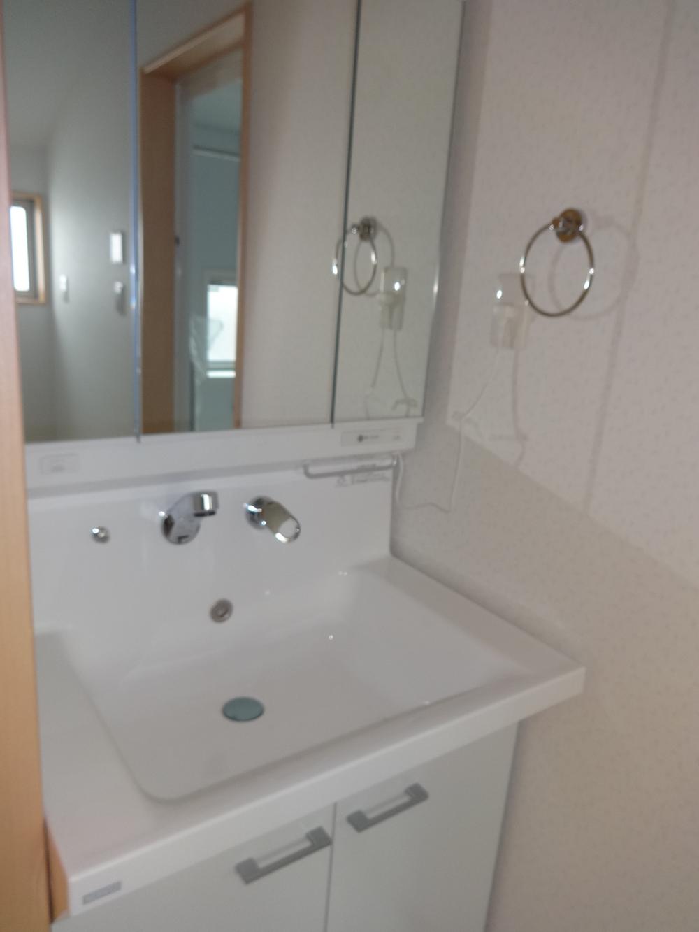 Wash basin, toilet. Indoor (12 May 2013) Shooting