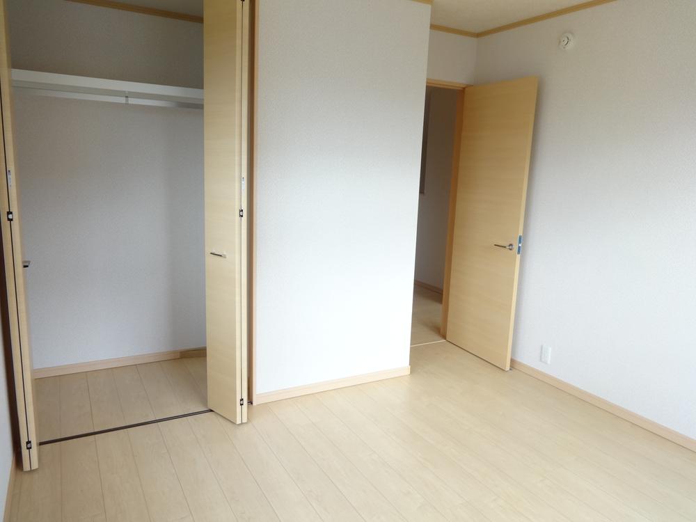 Non-living room. Indoor (12 May 2013) Shooting