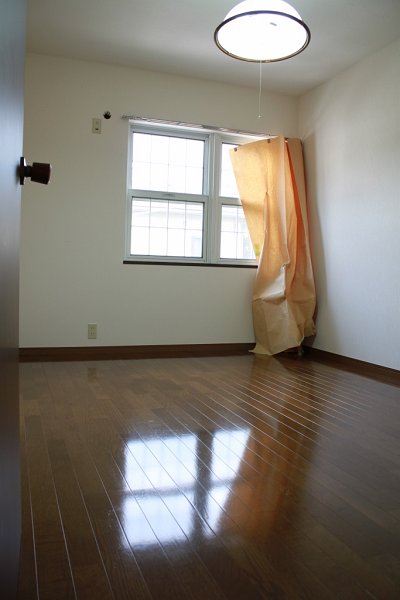 Other room space.  ☆ Western-style of the south-facing 2F6 Pledge. 