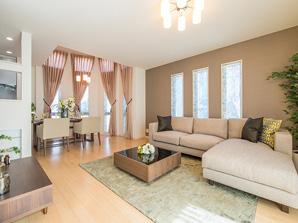 Living room accent cross and triple windows swanky ・ dining. Open-minded is spacious space