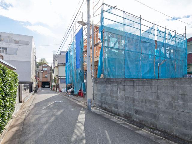 Local photos, including front road. Local (11 May 2013) Shooting