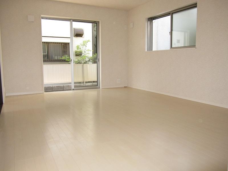 Same specifications photos (living). Same specifications