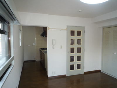 Living and room. LDK11.5 Pledge, Corner room 2 Men'irodoriko, Air conditioning