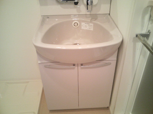 Other. Large washbasin! Wash head also splashing! 