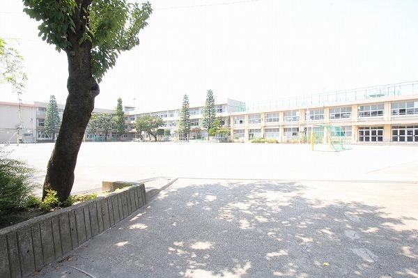 Primary school. 490m to Nerima Oizumi first elementary school