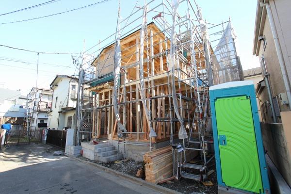 Local photos, including front road. Local (December 14, 2013) Shooting