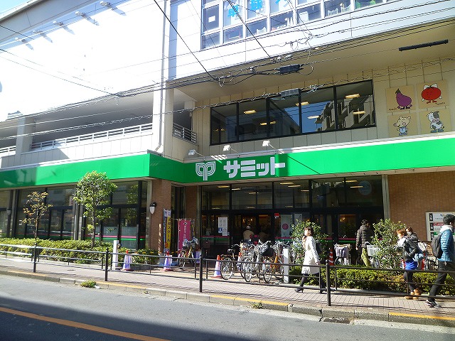 Supermarket. 106m until the Summit store Hikawadai Station store (Super)