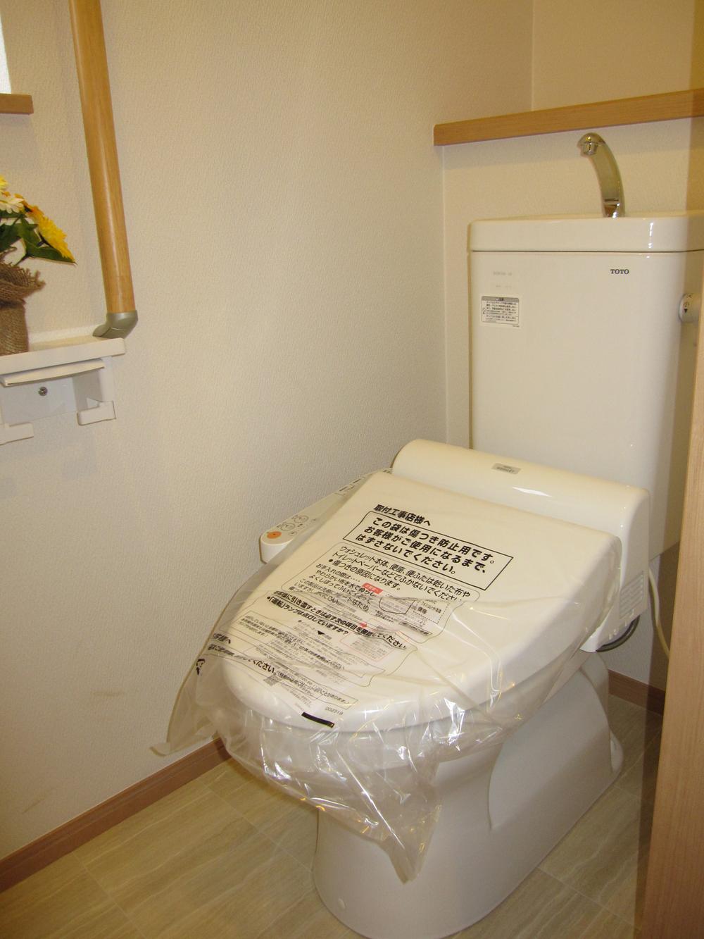 Toilet. Indoor (11 May 2013) Shooting