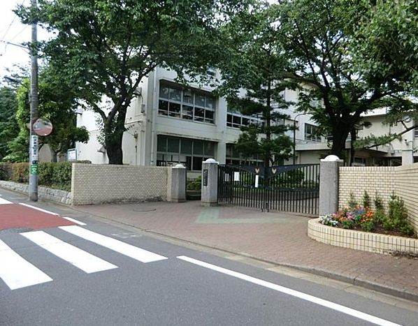 Junior high school. 774m to Nerima Kaishin first junior high school (junior high school)