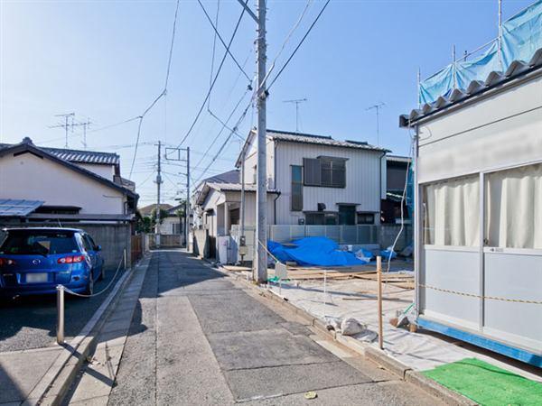 Local photos, including front road. Front road 2013 / 12 shooting