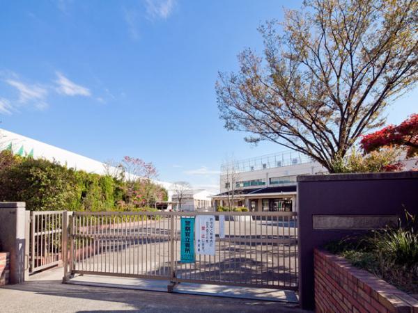 Junior high school. 450m to Nerima Oizumikita Junior High School 2011 / 11 / 22 shooting 