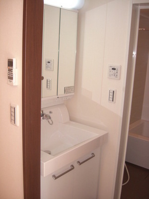 Washroom.  ☆ Dressing room + is a wash basin ☆ 