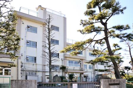 Primary school. 922m to Nerima Takamatsu Elementary School