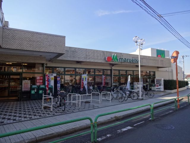 Supermarket. Maruetsu to (super) 320m