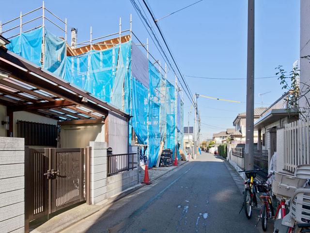 Local photos, including front road. Local (11 May 2013) Shooting