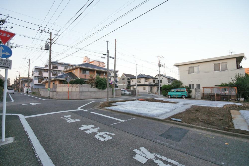 Local photos, including front road. Seibu Shinjuku Line is a good location of "Musashi institutions" station walk 5 minutes. 