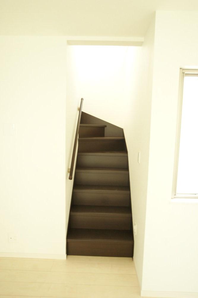 Same specifications photos (Other introspection). It will be the construction example of other preview. Calm interior. 