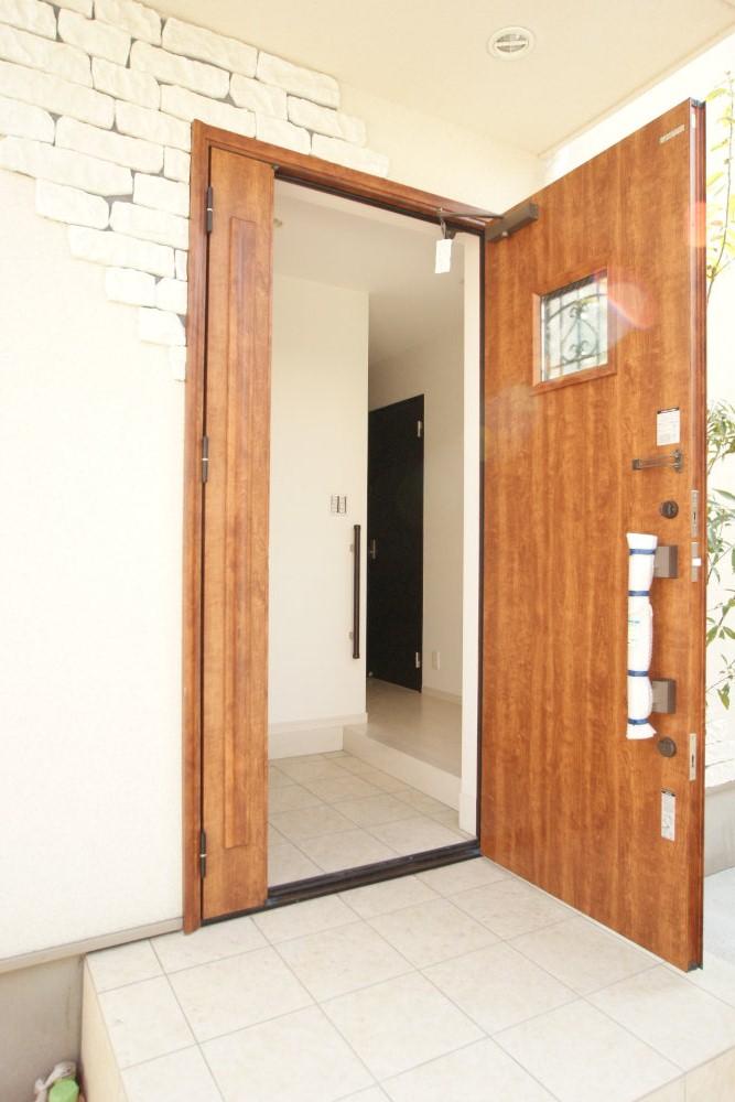 Same specifications photos (Other introspection). It will be the entrance of construction cases. 