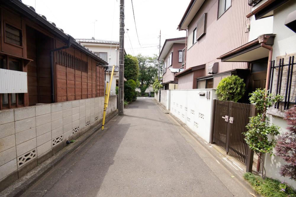 Local photos, including front road. It will be in a green quiet residential area.