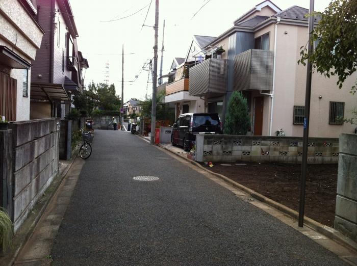 Local photos, including front road. Local (10 May 2013) Shooting Frontal road, Shooting from east. Front road (position designation road) width 4.5M. Traffic other than those who are resident is not Thank almost.